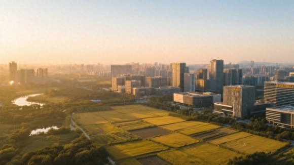 股票配资平台 ​建发杭州钱塘区东部湾新城项目公示 涵盖联排、叠排等多种业态